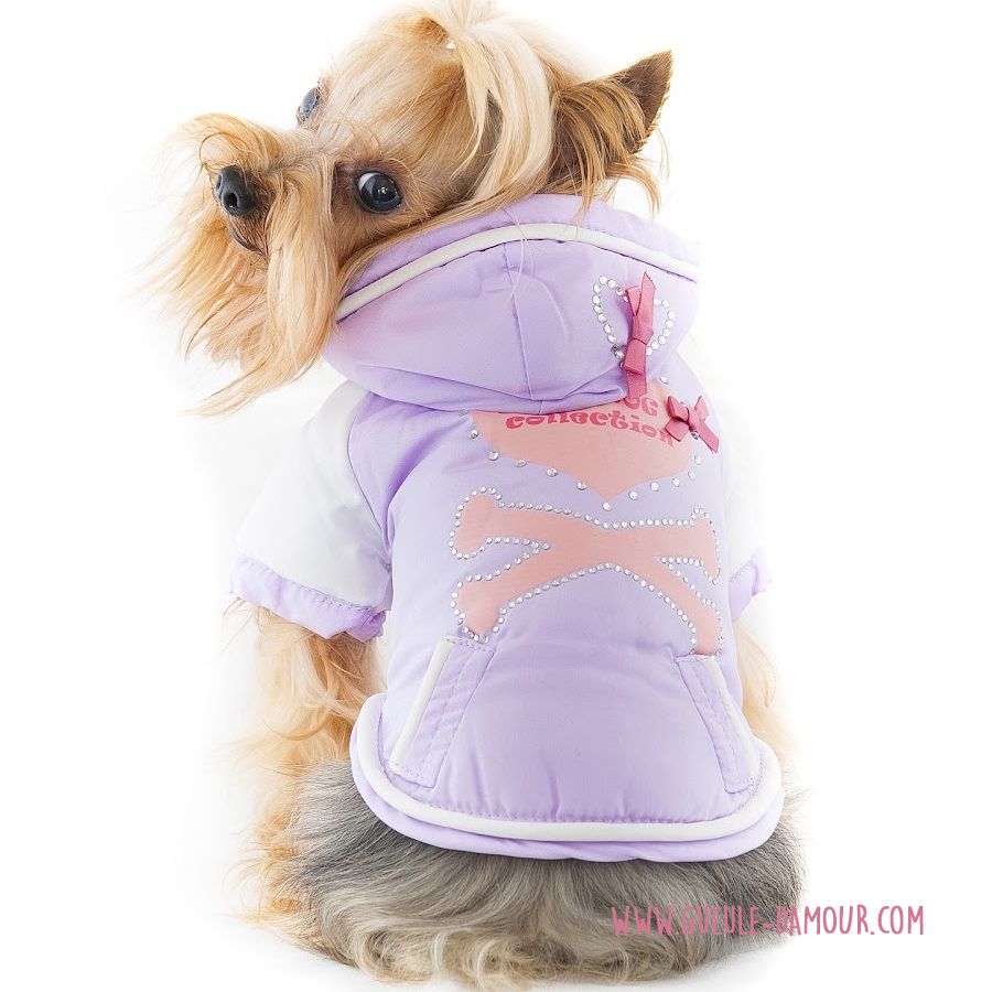 ropa impermeable para perro rosa violeta elegante chic con pedrería muy linda cómoda lluvia viento nieve