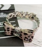 collar de leopardo con pajarita para perros